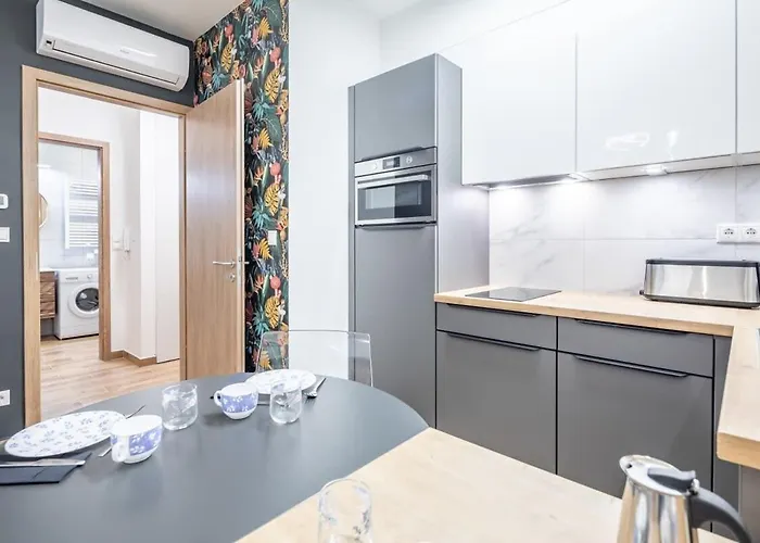 New Modern Flat With Balcony Daire