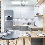 Apartament New Modern Flat With Balcony *