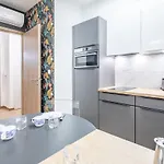 New Modern Flat With Balcony 아파트
