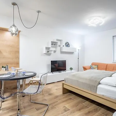 New Modern Flat With Balcony *