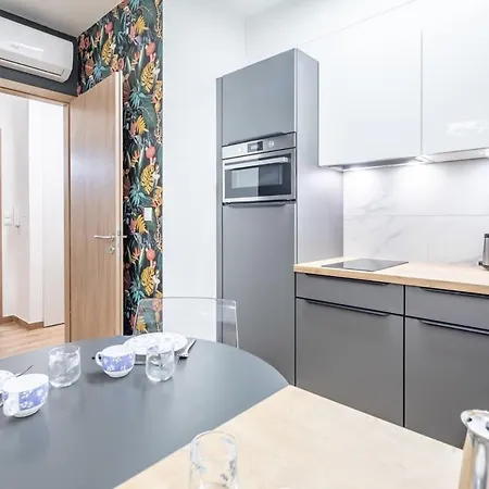 New Modern Flat With Balcony Apartman