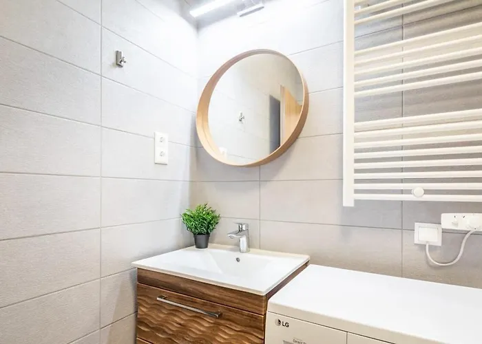 New Modern Flat With Balcony