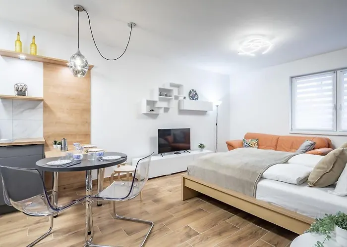 New Modern Flat With Balcony *