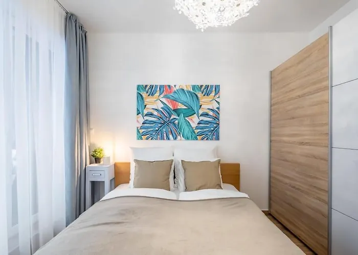 New Modern Flat With Balcony 아파트 *