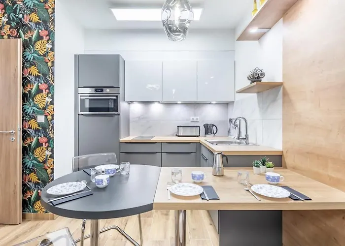 아파트 New Modern Flat With Balcony *